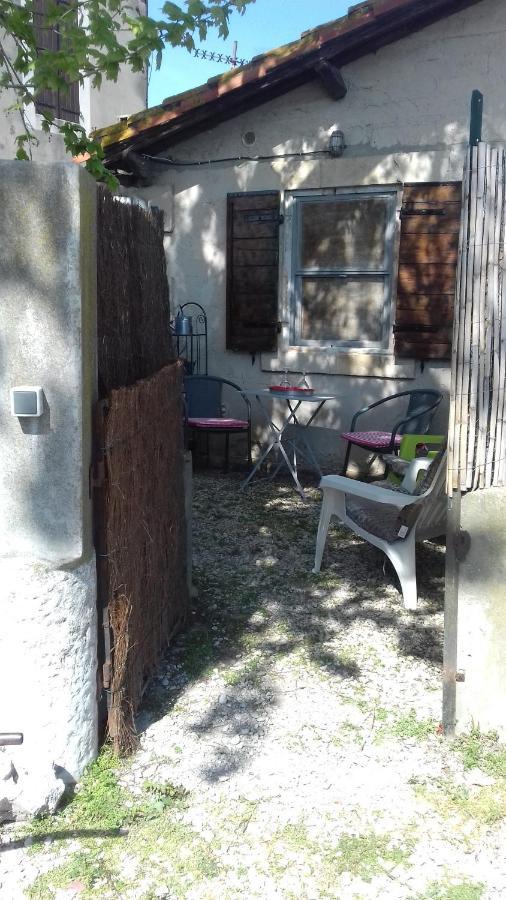 Petite Maison Dans La Campagne A 10 Mn A Pied Du Centre Ville アルル エクステリア 写真