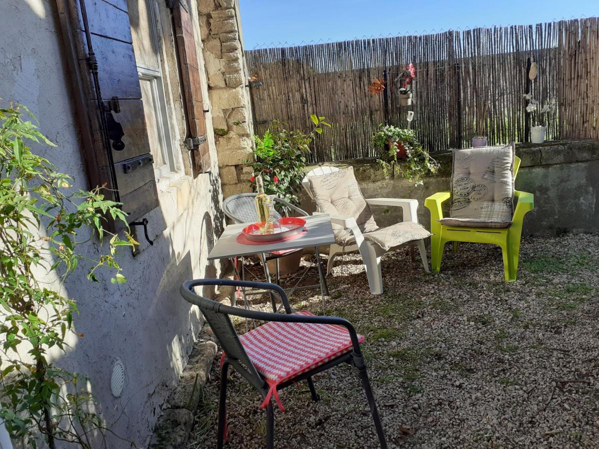 Petite Maison Dans La Campagne A 10 Mn A Pied Du Centre Ville アルル エクステリア 写真