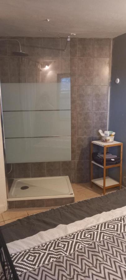 Petite Maison Dans La Campagne A 10 Mn A Pied Du Centre Ville アルル エクステリア 写真
